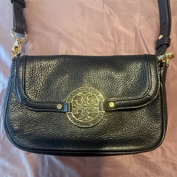 Tory Burch Amanda Black Leather Crossbody Bag with Gold Logo MSRP $295 - Picture 4 of 10